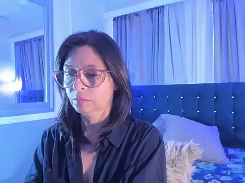 Snapshot of lena_gray chatting on 06.11.26 lena gray online show from 06.11.26