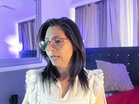 Snapshot of lena_gray chatting on 06.12.26 lena gray online show from 06.12.26