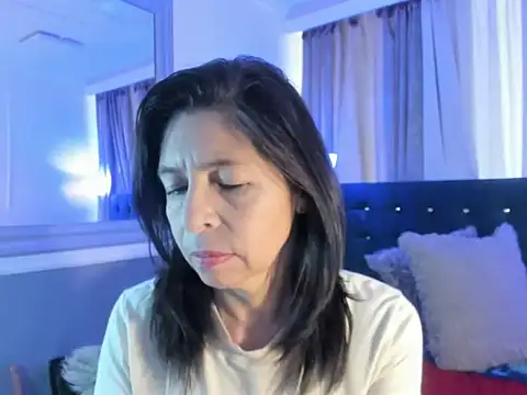 Snapshot of lena_gray chatting on 06.14.26 lena gray online show from 06.14.26