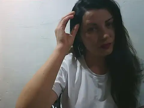 Snapshot of Brun3tt3n chatting on 02.17.25 Brun3tt3n online show from 02.17.25