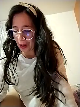 Snapshot of Annie_loveer chatting on 06.13.26 Annie loveer online show from 06.13.26