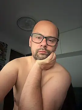 Snapshot of NakedAndrewHot chatting on 06.26.26 NakedAndrewHot online show from 06.26.26