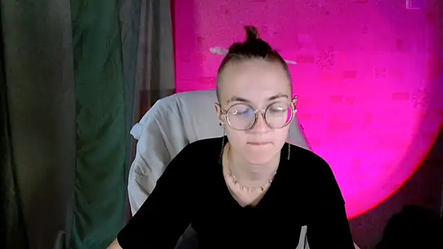 Snapshot of Alessa_Kiss chatting on 07.21.26 Alessa Kiss online show from 07.21.26