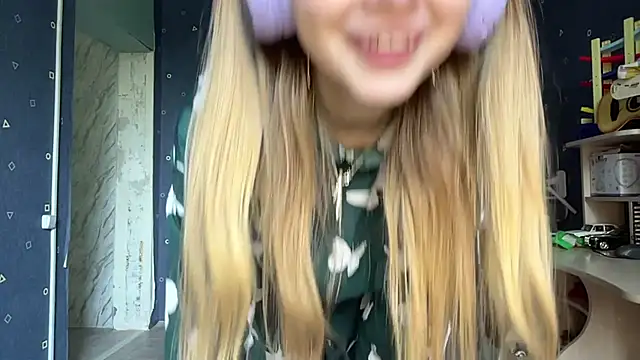 Snapshot of EunaRabinowitz chatting on 05.20.26 EunaRabinowitz online show from 05.20.26