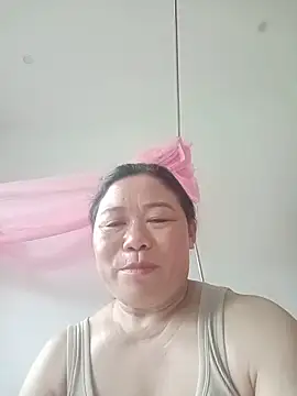 Snapshot of -Lytina- chatting on 05.20.26 -Lytina- online show from 05.20.26