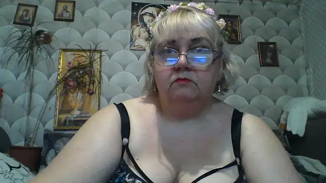 Snapshot of MarinaFarina53 chatting on 05.24.26 MarinaFarina53 online show from 05.24.26