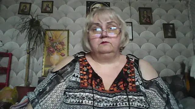 Snapshot of MarinaFarina53 chatting on 05.28.26 MarinaFarina53 online show from 05.28.26