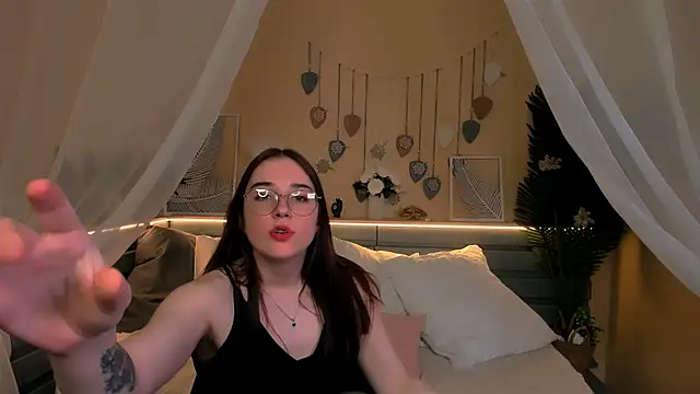 Maya Winters online show from 05.12.26