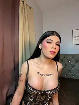 Snapshot of DanikaLovve chatting on 07.18.26 DanikaLovve online show from 07.18.26