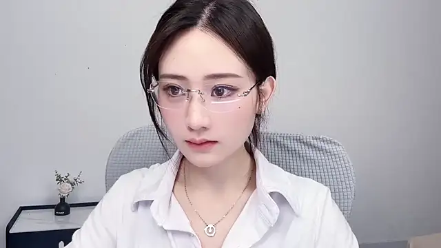 222Mia online show from 05.18.26