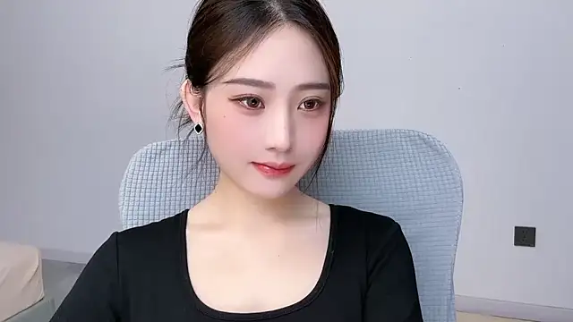  222Mia online show from 06.06.26