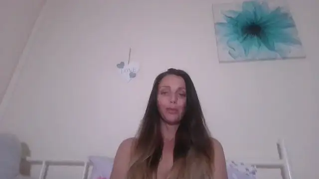 LouiseLovell online show from 06.04.26