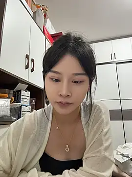 Snapshot of cuteluky18 chatting on 05.15.26 cuteluky18 online show from 05.15.26