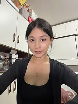 Snapshot of cuteluky18 chatting on 05.23.26 cuteluky18 online show from 05.23.26