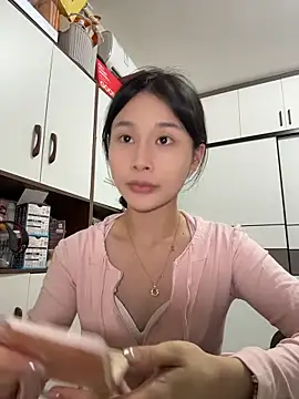 Snapshot of cuteluky18 chatting on 05.24.26 cuteluky18 online show from 05.24.26