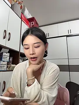 Snapshot of cuteluky18 chatting on 05.29.26 cuteluky18 online show from 05.29.26