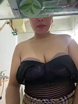 Snapshot of JucyLy chatting on 05.16.26 JucyLy online show from 05.16.26