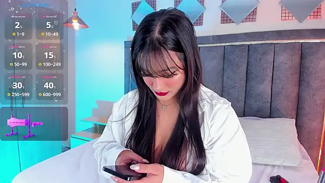 Snapshot of Isa_foxxx26 chatting on 05.13.26 Isa foxxx26 online show from 05.13.26