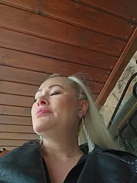 Snapshot of MILFBARBY chatting on 04.08.26 MILFBARBY online show from 04.08.26