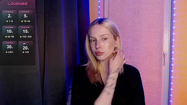 Snapshot of MichelleVelour chatting on 05.11.26 MichelleVelour online show from 05.11.26