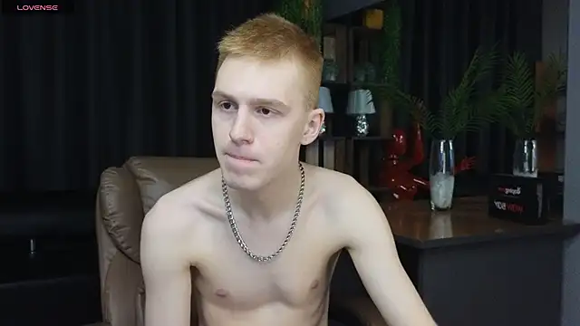 Snapshot of Tommy_CrashXXX chatting on 05.20.26 Tommy CrashXXX online show from 05.20.26