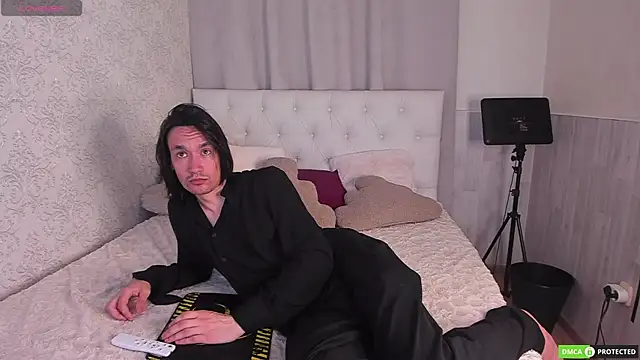 CalvinChapman online show from 07.04.26