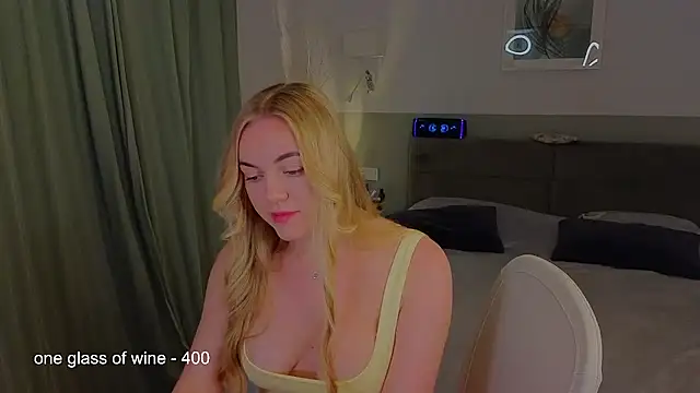 Snapshot of hey_peachy chatting on 07.31.26 hey peachy online show from 07.31.26