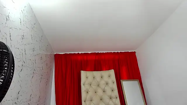 Snapshot of Jana_strawberry chatting on 05.26.26 Jana strawberry online show from 05.26.26