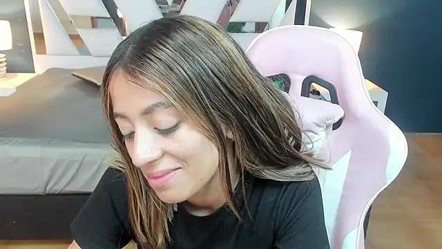 Danna Petiite online show from 05.18.26
