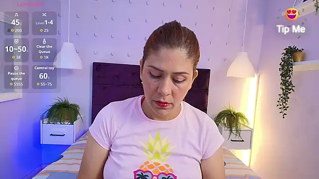 Snapshot of Sirenyrouss chatting on 05.28.26 Sirenyrouss online show from 05.28.26