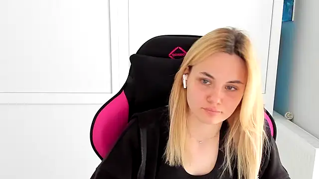 Emma starrs  online show from 05.13.26
