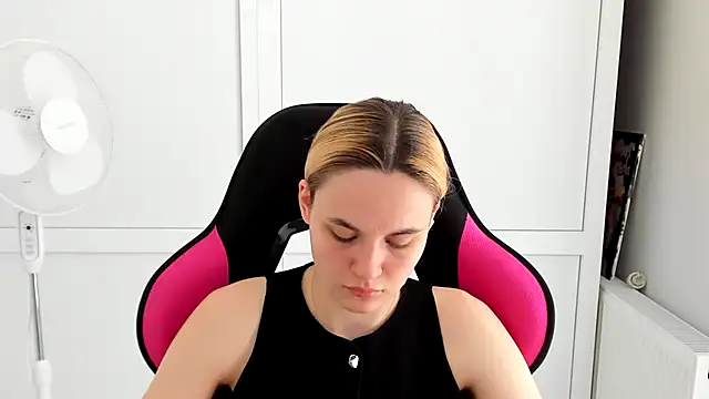 Emma starrs  online show from 05.22.26