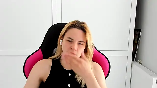 Emma starrs  online show from 05.24.26
