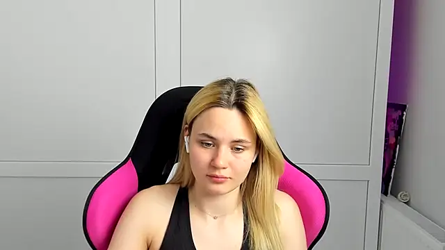 Emma starrs  online show from 05.26.26
