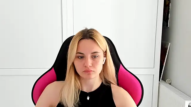 Emma starrs  online show from 05.30.26