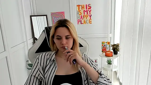 Snapshot of Emma_starrs_ chatting on 06.10.26 Emma starrs online show from 06.10.26