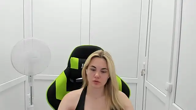 Snapshot of Emma_starrs_ chatting on 06.29.26 Emma starrs online show from 06.29.26