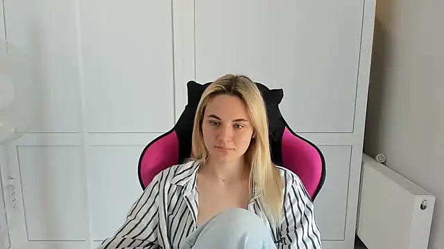 Snapshot of Emma_starrs_ chatting on 07.04.26 Emma starrs online show from 07.04.26