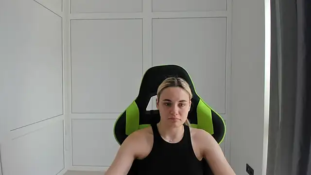 Snapshot of Emma_starrs_ chatting on 07.19.26 Emma starrs online show from 07.19.26