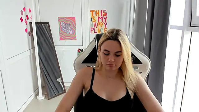 Snapshot of Emma_starrs_ chatting on 08.03.26 Emma starrs online show from 08.03.26
