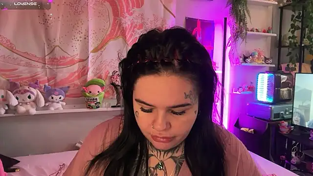 Snapshot of BigBootyHolly chatting on 07.20.26 BigBootyHolly online show from 07.20.26