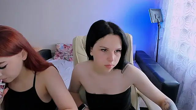 Snapshot of Adelina_xxx chatting on 06.25.26 Adelina xxx online show from 06.25.26