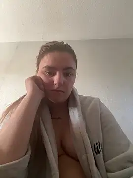 Snapshot of LexiXXoo chatting on 05.17.26 LexiXXoo online show from 05.17.26