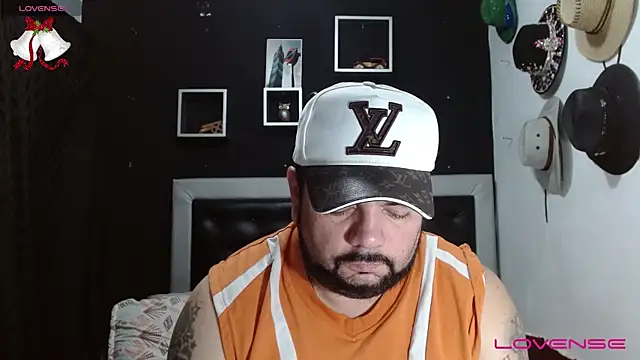 Snapshot of perverseveteranmanxxx chatting on 12.29.24 perverseveteranmanxxx online show from 12.29.24
