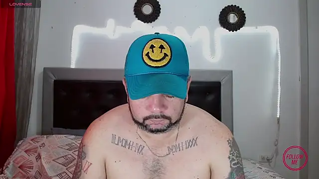 Snapshot of perverseveteranmanxxx chatting on 10.22.25 perverseveteranmanxxx online show from 10.22.25