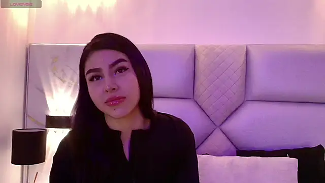 Helena Whaite online show from 07.01.26