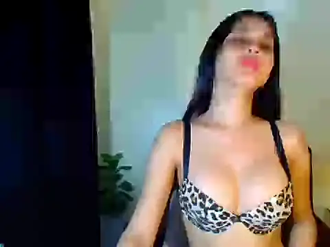 Snapshot of Adrianahearth chatting on 06.18.26 Adrianahearth online show from 06.18.26