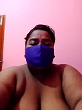 Snapshot of Mona_Vabi chatting on 07.27.26 Mona Vabi online show from 07.27.26