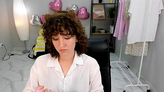 Snapshot of Miriam_Boshe chatting on 05.15.26 Miriam Boshe online show from 05.15.26