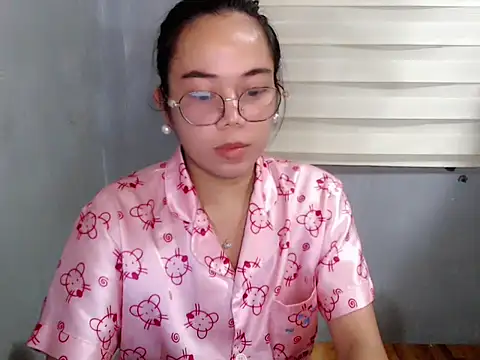 Snapshot of Urbabydollxxx chatting on 05.17.26 Urbabydollxxx online show from 05.17.26